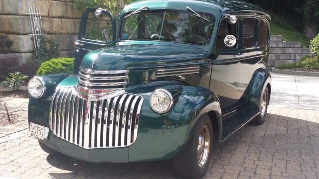 1942 Green Chevrolet Suburban SUV