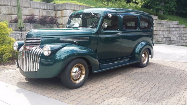 1942 Green Chevrolet Suburban SUV