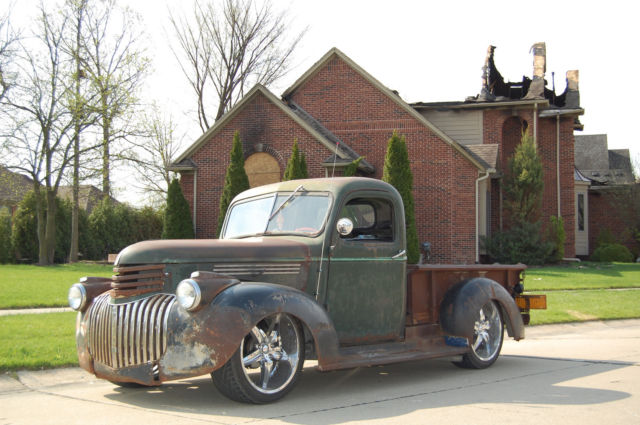 1946 Green and rust Chevrolet S-10 Short bed pick up