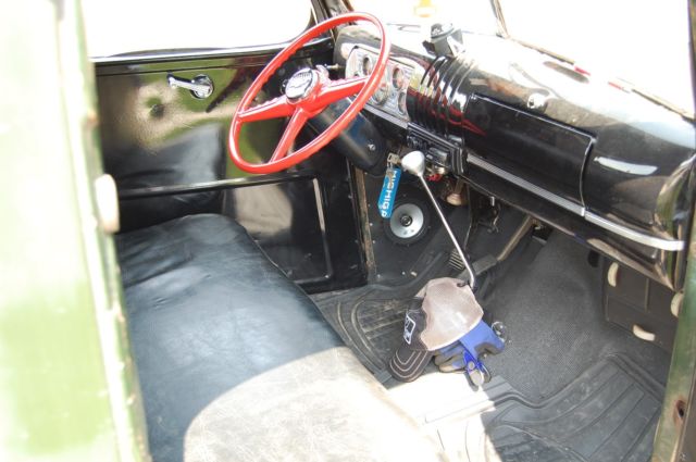 1946 Green and rust Chevrolet S-10 Short bed pick up
