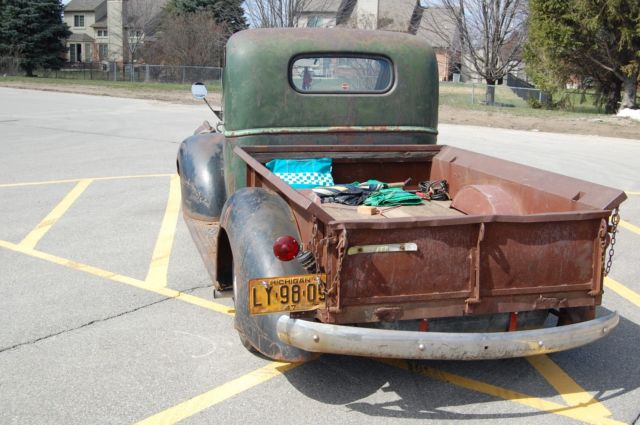 1946 Green and rust Chevrolet S-10 Short bed pick up