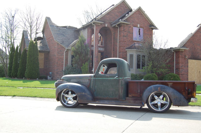 1946 Green and rust Chevrolet S-10 Short bed pick up