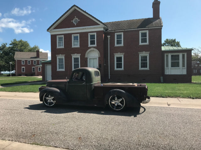 1946 Green and rust Chevrolet S-10 Short bed pick up