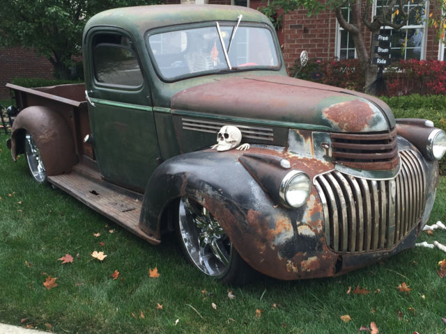 1946 Green and rust Chevrolet S-10 Short bed pick up
