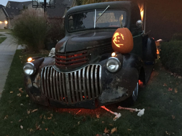 1946 Green and rust Chevrolet S-10 Short bed pick up