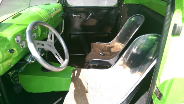 1946 black and bright green Chevrolet Other