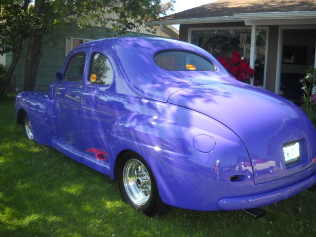 19460000 White Ford Coupe Coupe