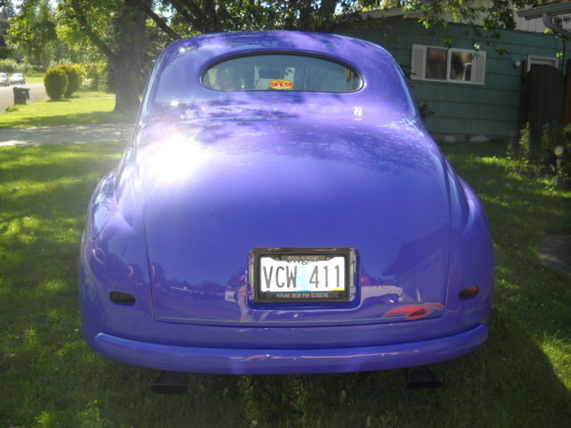 19460000 White Ford Coupe Coupe