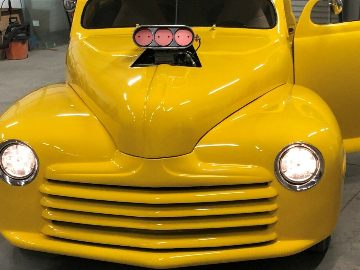1946 Ford sedan Coupe