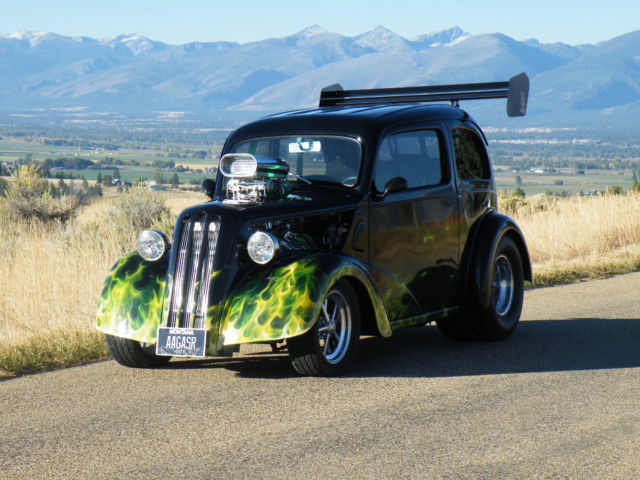 1947 Black / w-'real fire' flames Ford Anglia Coupe