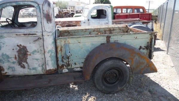 1947 white-patina Ford F-100 Standard Cab Pickup