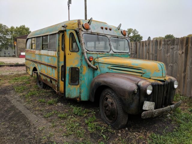 1947 Green Ford superior bus Van Camper