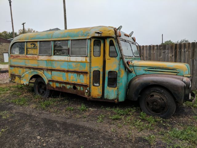 1947 Green Ford superior bus Van Camper
