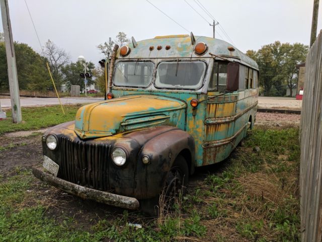 1947 Green Ford superior bus Van Camper