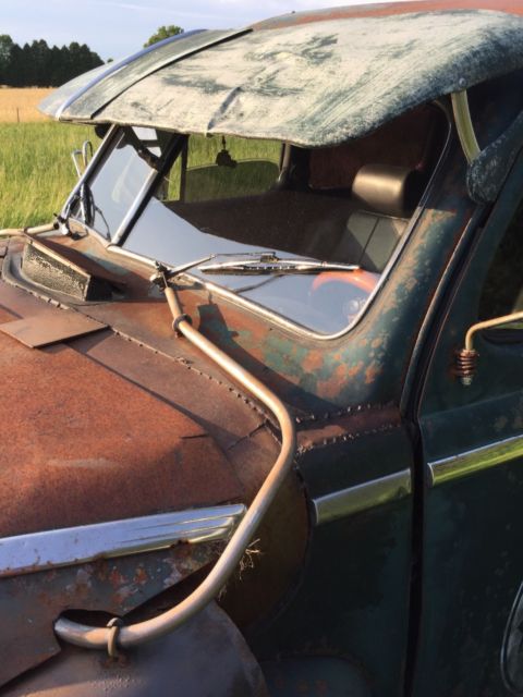 1947 Oldsmobile Custom Cruiser Sedan