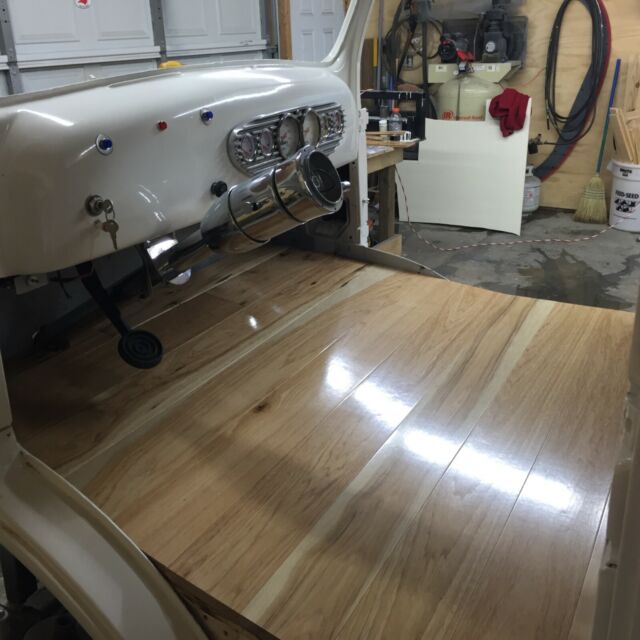 1948 Brown and white Ford F-100 F6