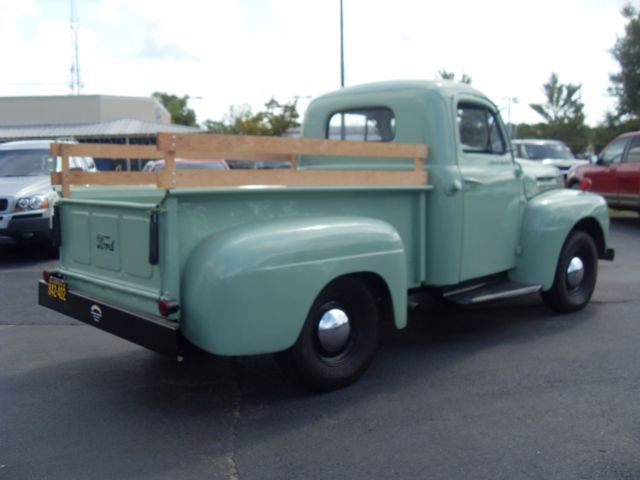 1948 Green Ford F-100