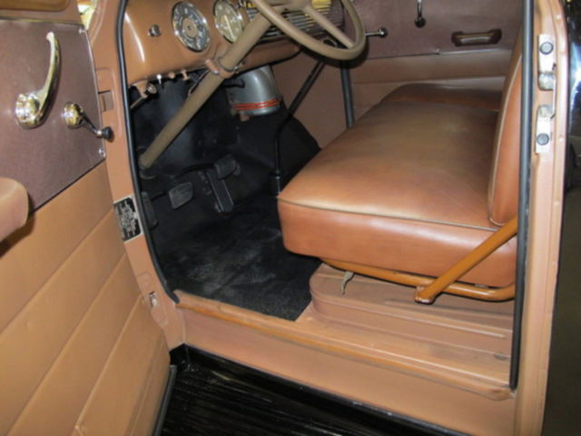 1950 Black Chevrolet Suburban