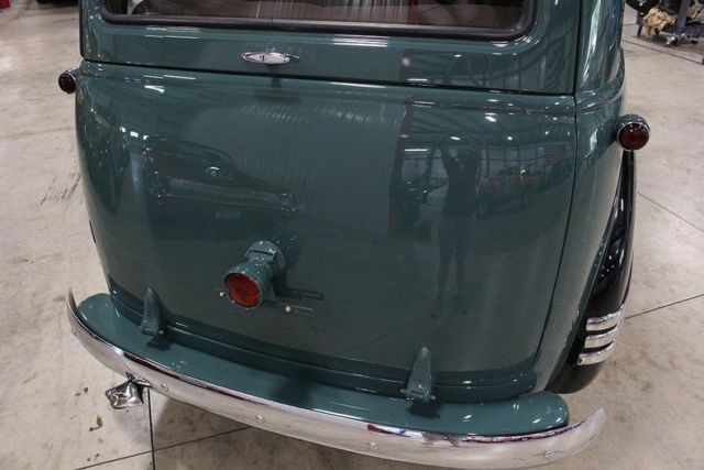1950 Green Chevrolet Suburban SUV