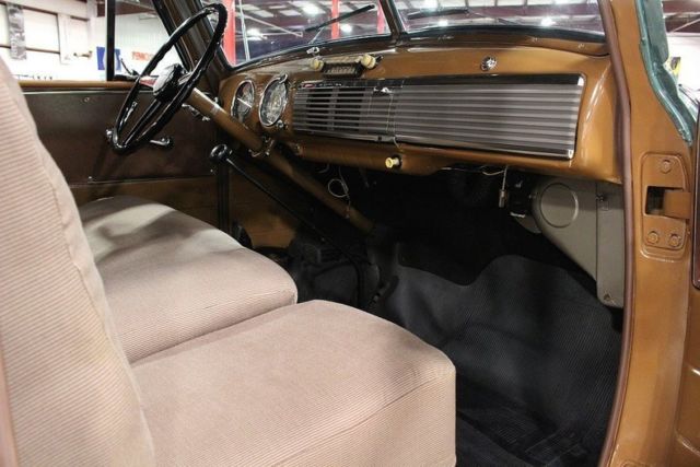 1950 Green Chevrolet Suburban SUV