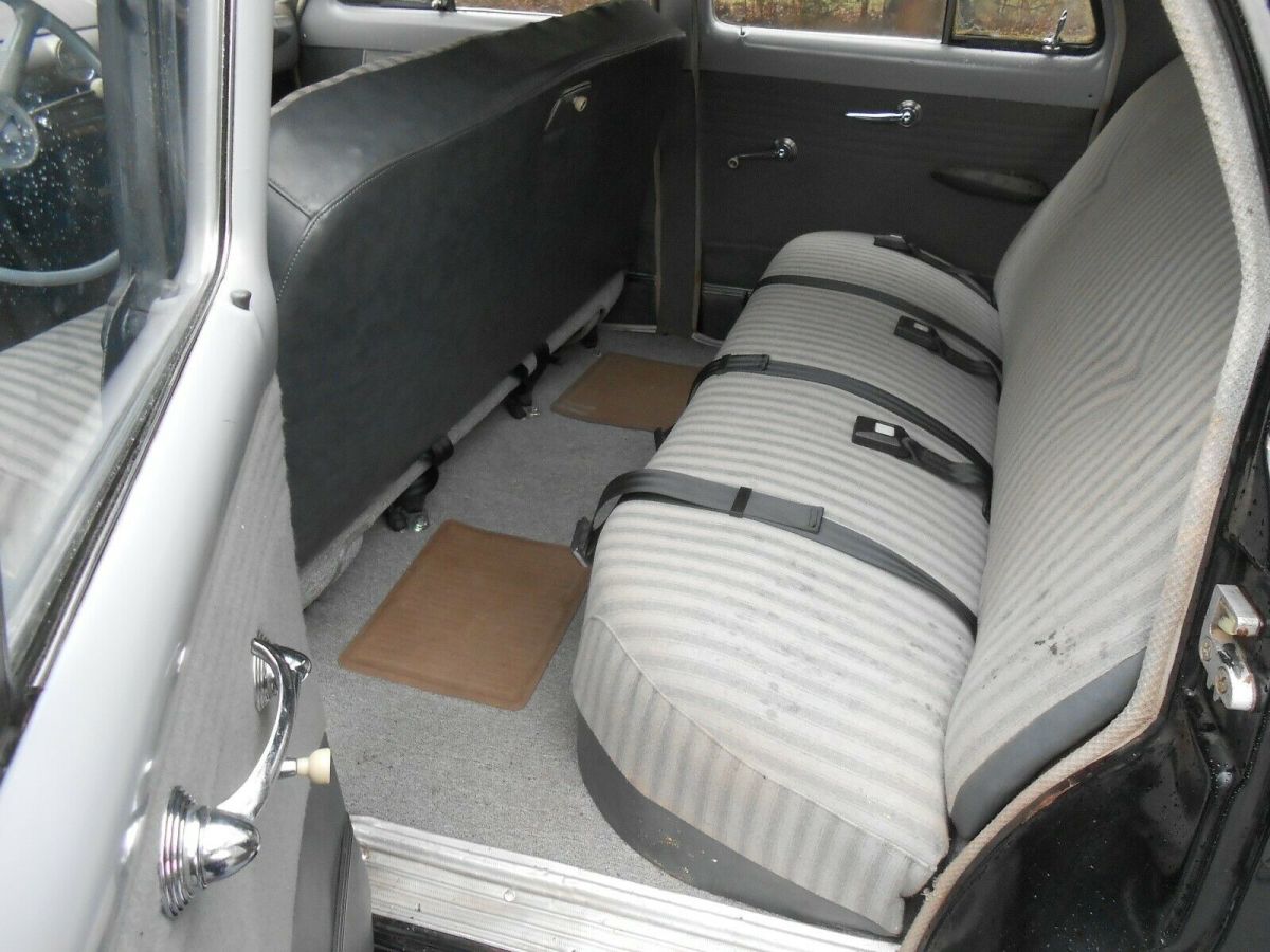 1950 Ford Deluxe Sedan