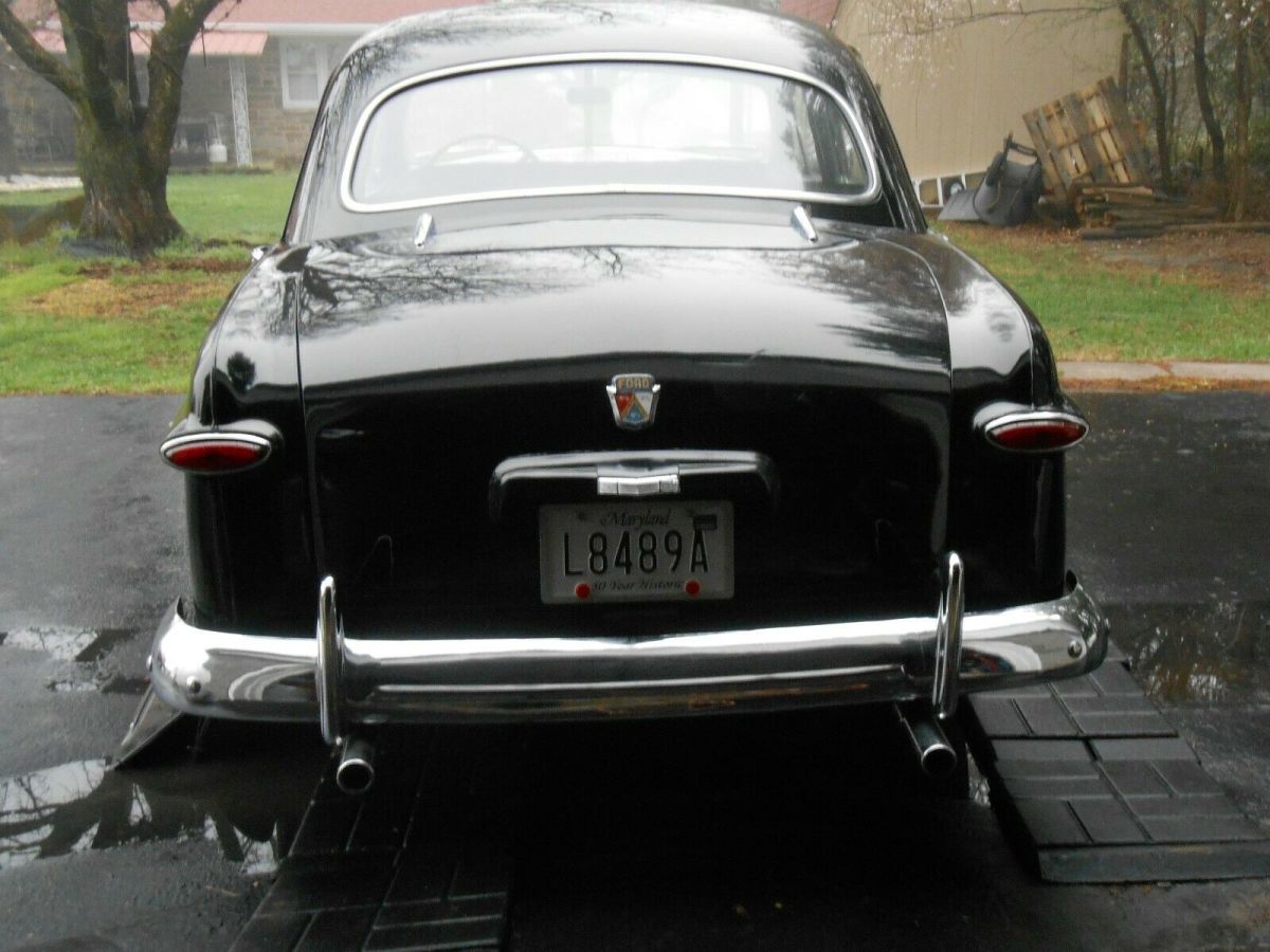 1950 Ford Deluxe Sedan