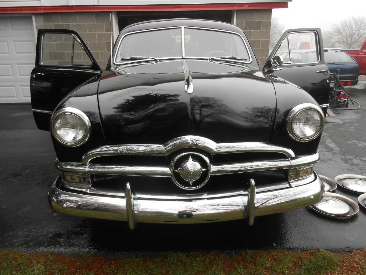 1950 Ford Deluxe Sedan