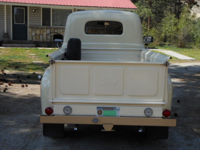 1950 Tan Ford F-100