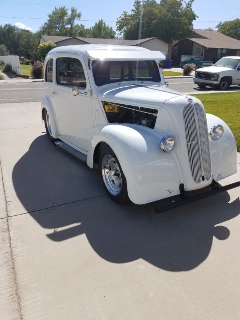 1951 White Ford Anglia