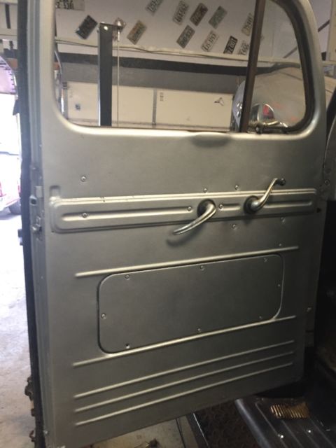 1952 Ford F-100 Standard Cab Pickup