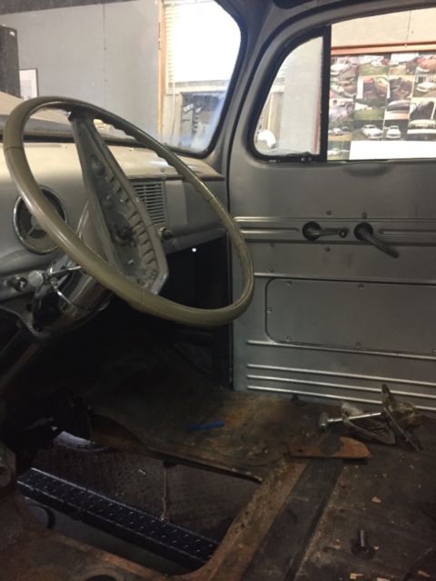 1952 Ford F-100 Standard Cab Pickup