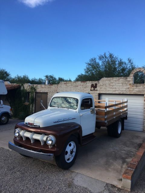 1951 White/brown Ford F6