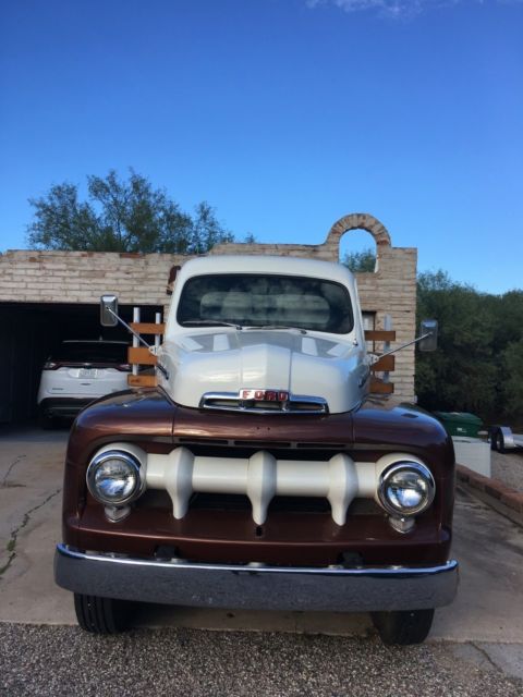 1951 White/brown Ford F6