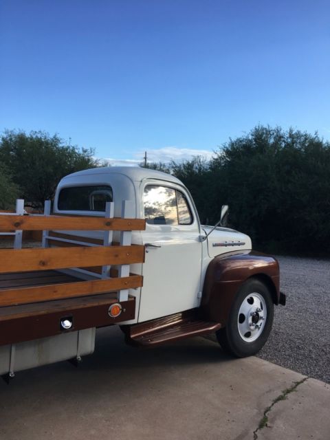 1951 White/brown Ford F6