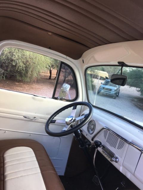 1951 White/brown Ford F6