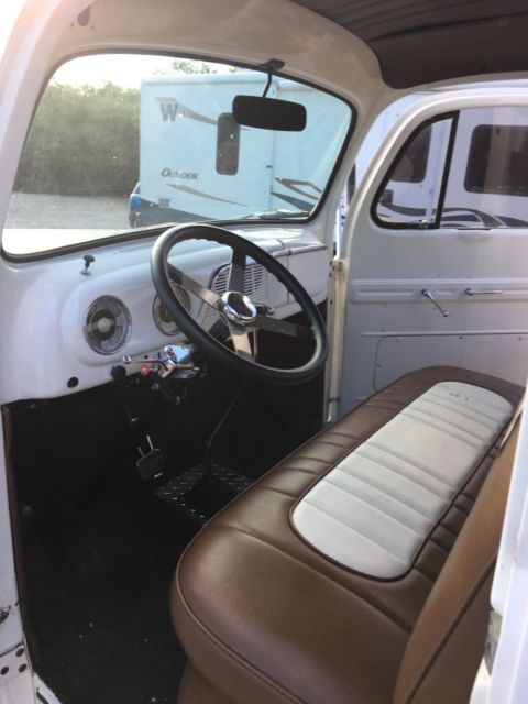 1951 White/brown Ford F6