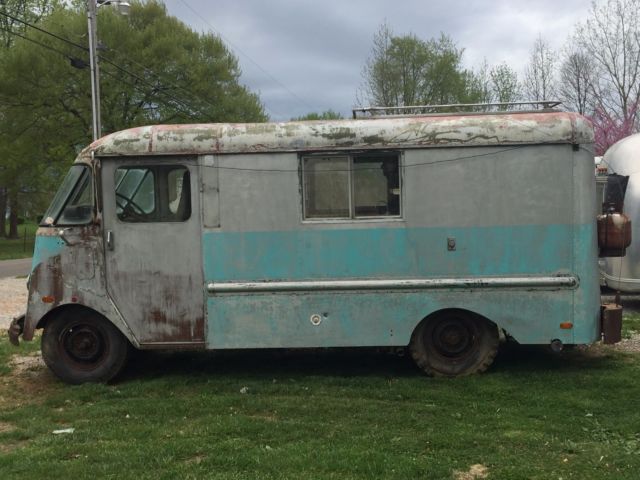 1951 white/blue Chevrolet Grumman Van Camper