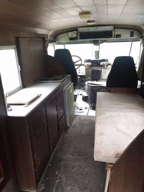 1951 white/blue Chevrolet Grumman Van Camper