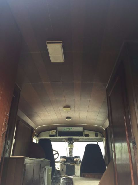 1951 white/blue Chevrolet Grumman Van Camper