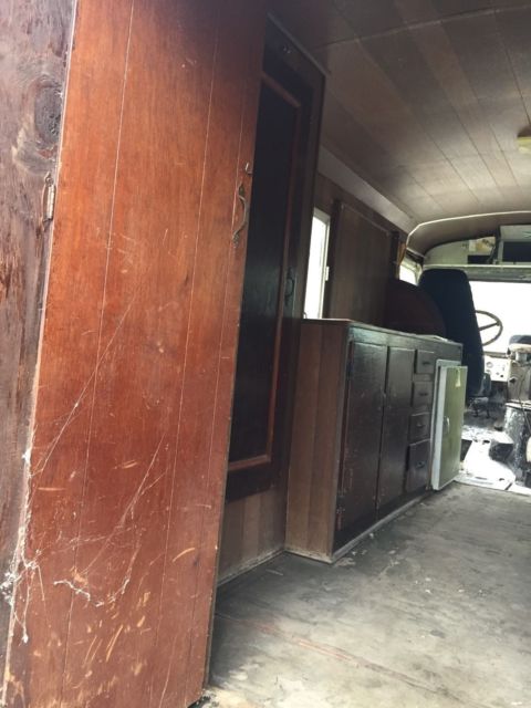 1951 white/blue Chevrolet Grumman Van Camper