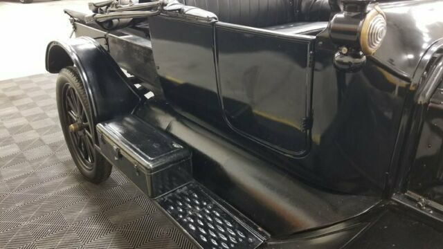 1915 Black Ford Model T