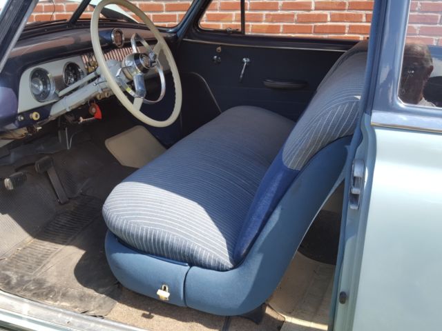1952 Blue Chevrolet DELUXE Sedan