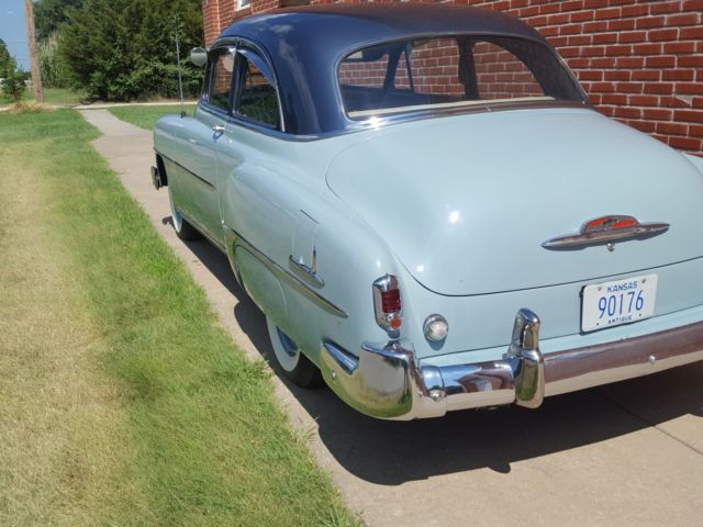 1952 Blue Chevrolet DELUXE Sedan