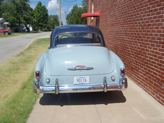 1952 Blue Chevrolet DELUXE Sedan