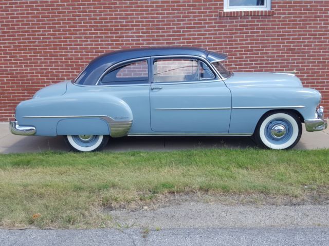 1952 Blue Chevrolet DELUXE Sedan