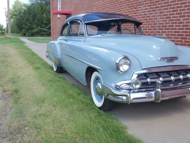 1952 Blue Chevrolet DELUXE Sedan