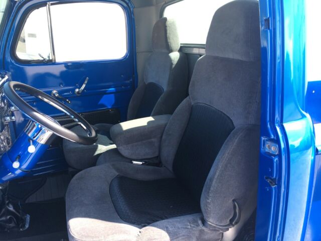 1952 Cobalt Blue Ford F-100