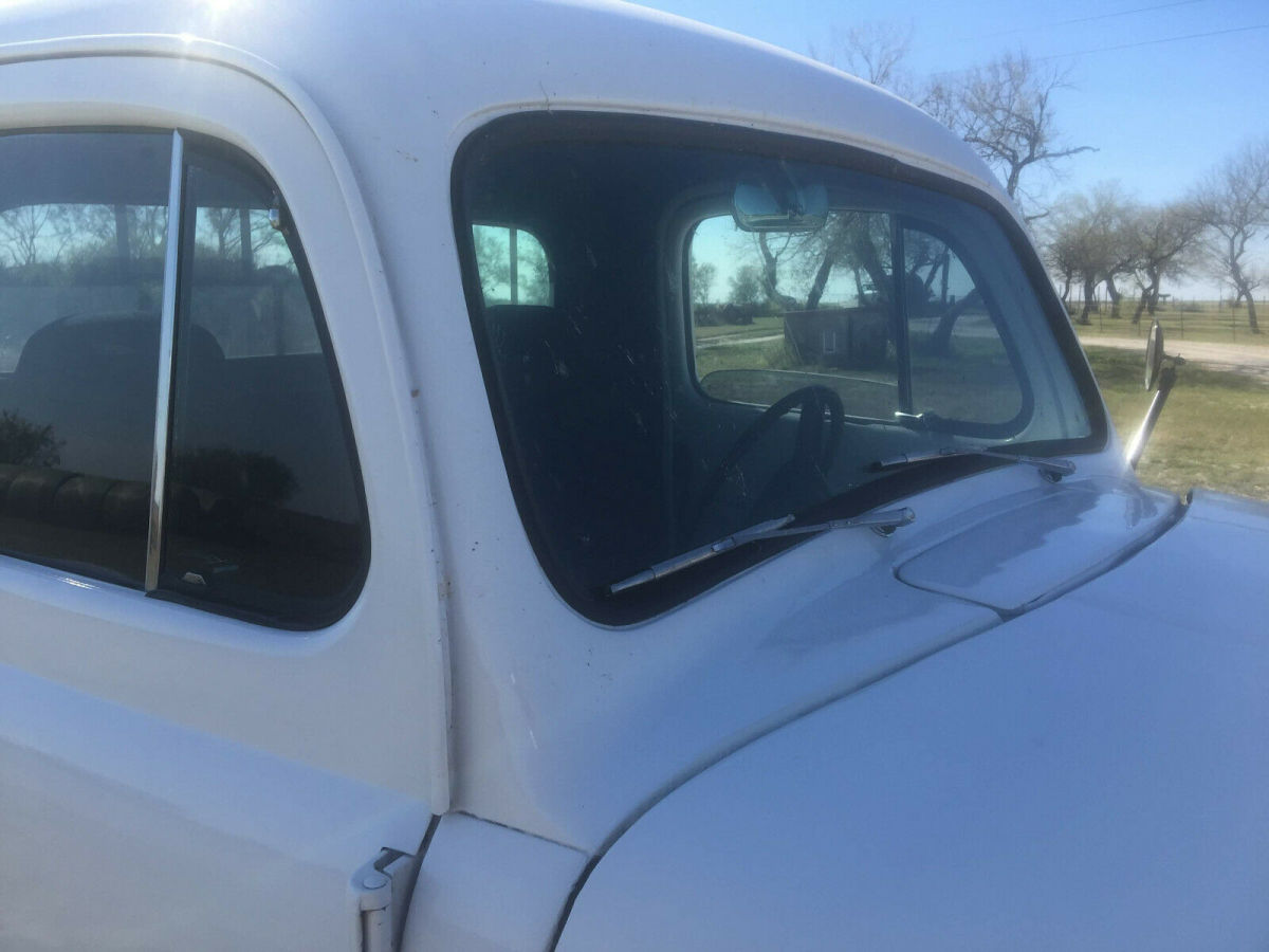 1952 White Ford F-250