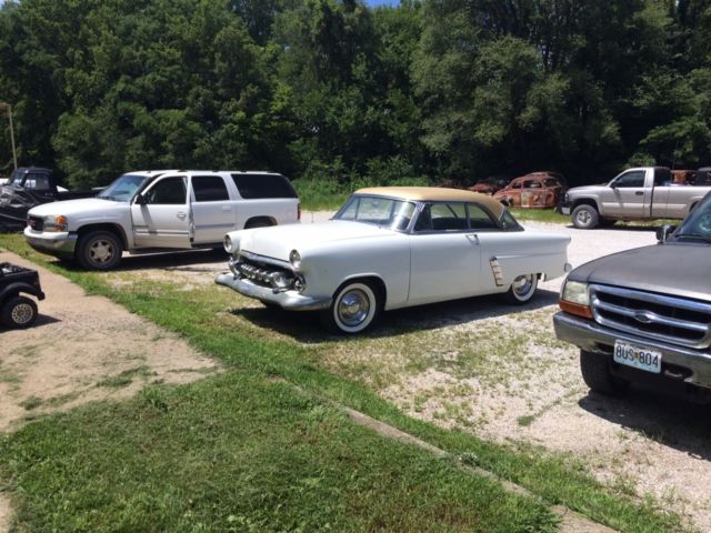 1952 white Ford Other U/K
