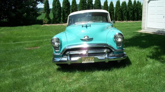 1952 White/Blue Oldsmobile Eighty-Eight Sedan